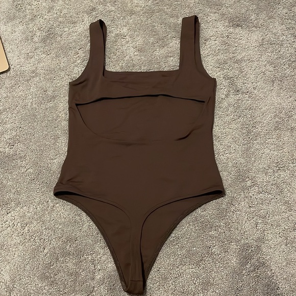 Aritzia Babaton Contour Bodysuit - Picture 2 of 2